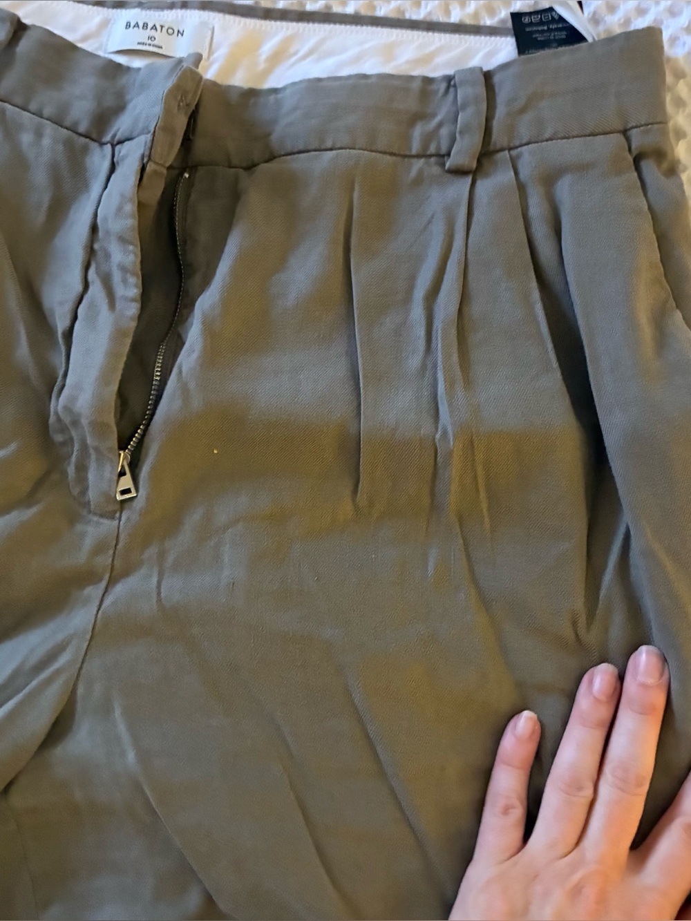 Babaton Pleated Chino Pants in Olive